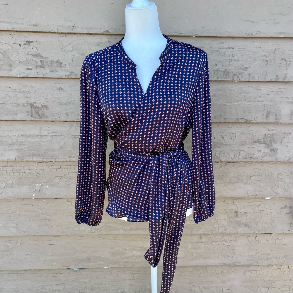 1.State patterned wrap tie top!